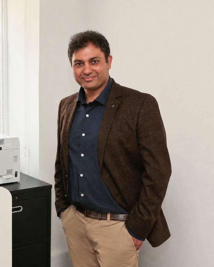 Dr Rajneet Singh